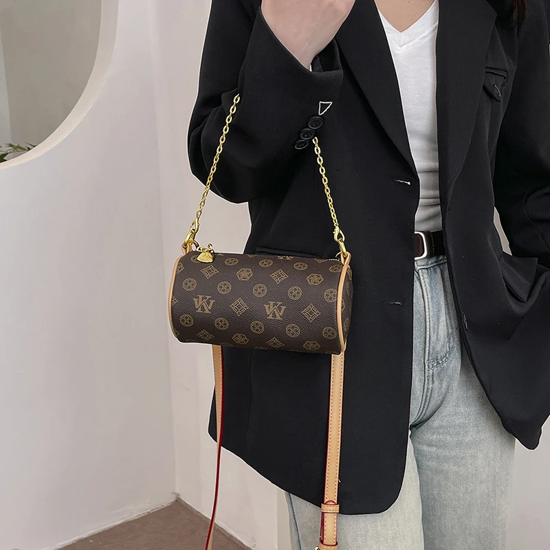 

Chic Vintage Clutch Bag For Party - Minimalist Stylish Women's Purse With Designer Letter Logo & Retro Charm