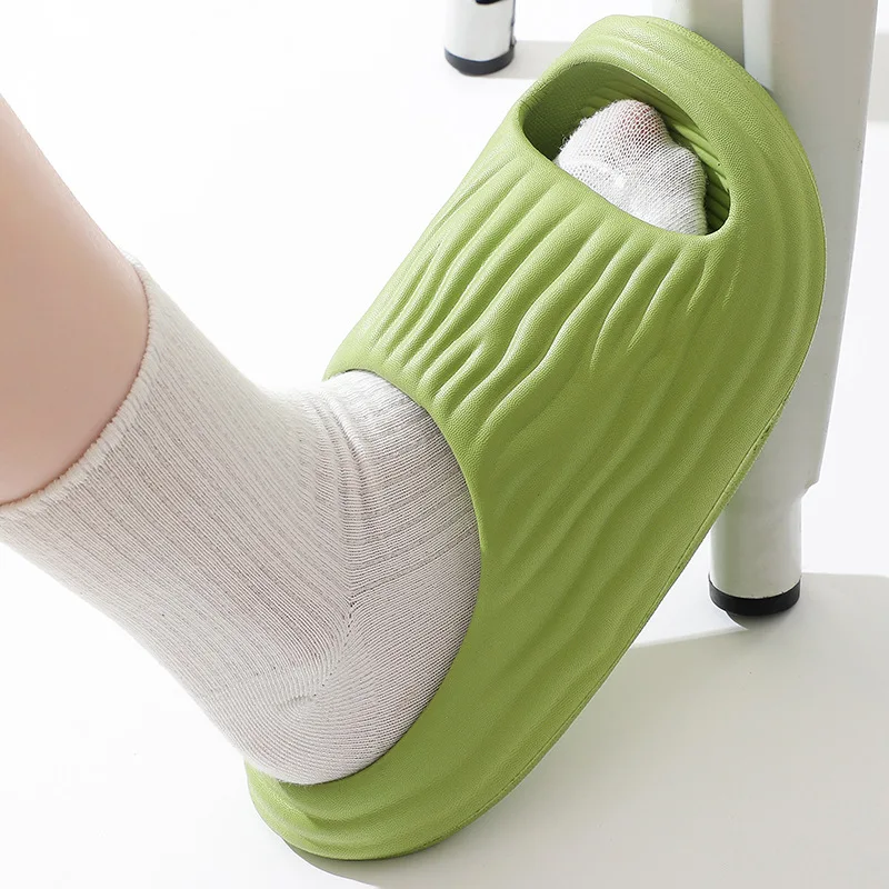 

Новинка 2024, весенние сандалии на толстой подошве, летние мужские нескользящие дышащие парные тапочки на мягкой подошве для домашнего использования