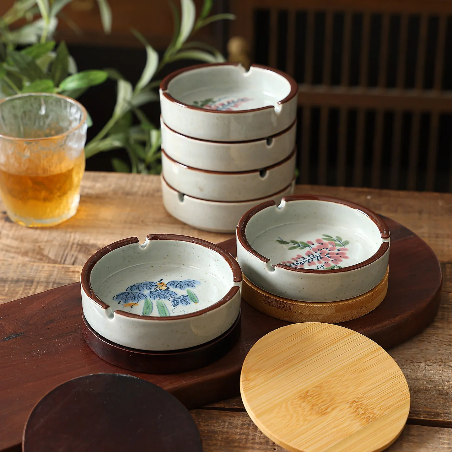 Ceramic Ashtray Household Living Room Desktop Fly Ash-proof Circular Cigarette Butt Jar with Cover Antique Office Ashtray