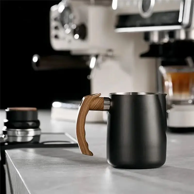 ABUN 600ml Espresso Frothing Pitcher, Wooden Grain Handle Milk Jug for Latte Art Cappuccino, Silver Creamer Cup