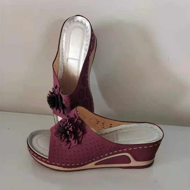Sommer-Damen-Slipper, Plateau-Sandalen für Frauen, modische, florale, hohle Keilabsatz-Strandschuhe für Damen, leichte Slip-on-Schuhe 슬리퍼