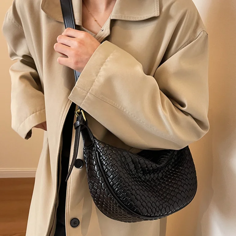 Women Fashion Shoulder Bag Adjustable Strap Woven Stylish Crossbody Bag Solid Color Half Moon PU Bag Commuting Underarm Handbag