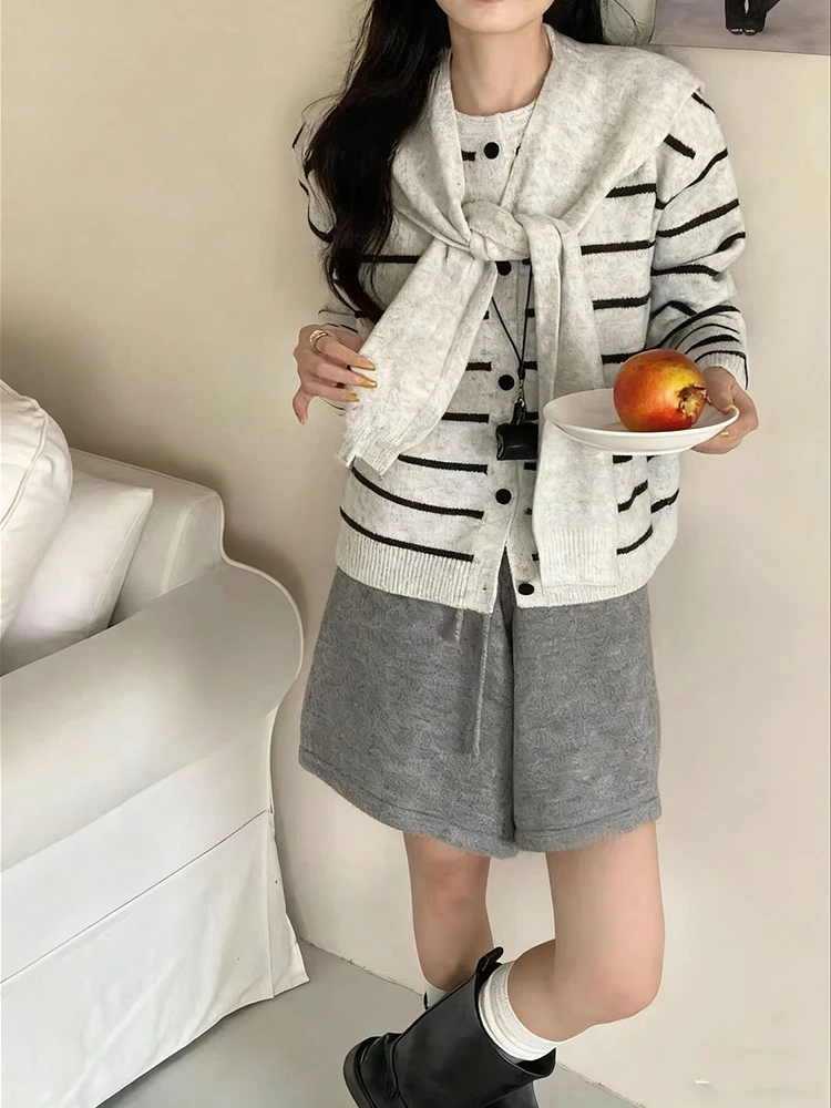 

Осенняя шаль 2025 года, искусственный вязаный топ из двух предметов с длинными рукавами, женский корейский стиль, простой полосатый новый свободный свитер для похудения