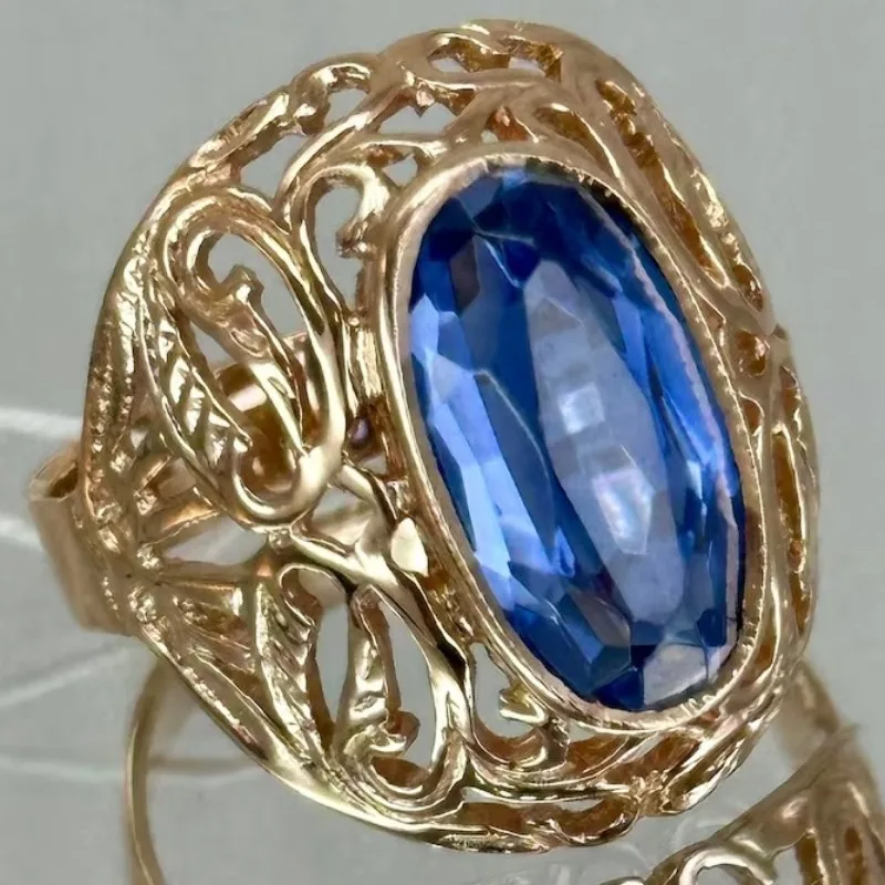 Vintaghe Damenring mit eingelegtem blauem CZ, ethnische Goldfarbe, handgeschnitzt, hohl, für den täglichen Gebrauch, Party-Schmuck, Jubiläumsgeschenk