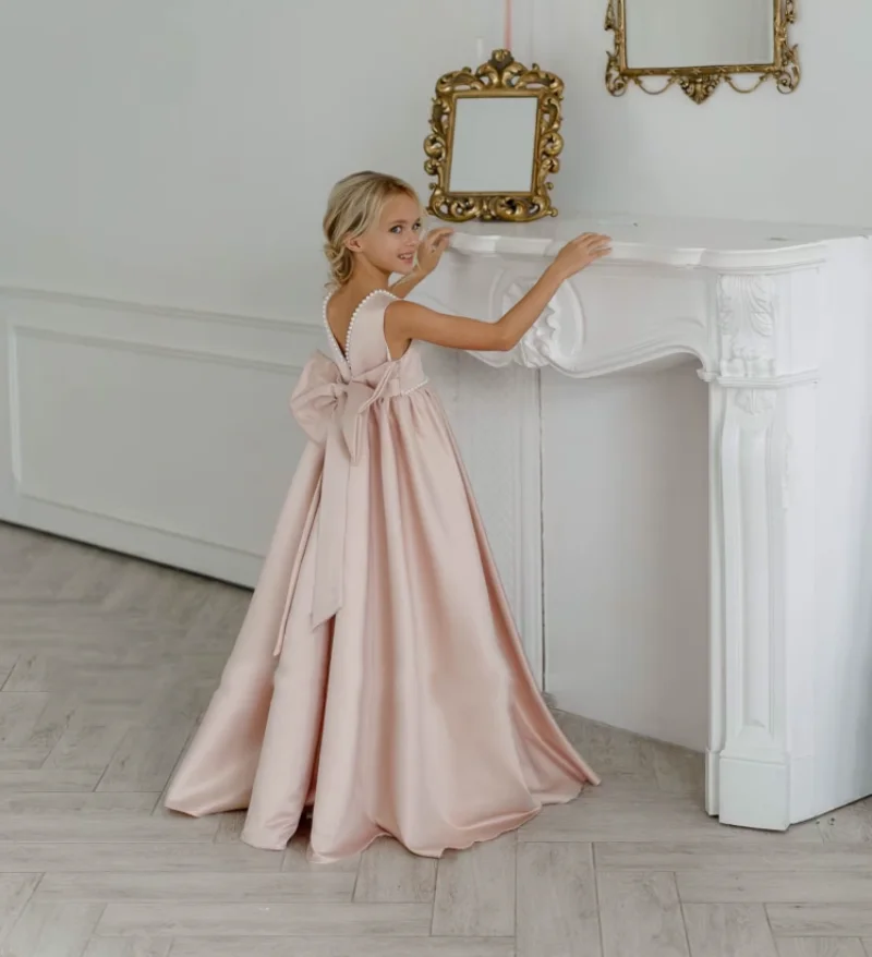 

Pink Satin A-Line Princess Dress Wedding Flower Girl Dress O Neck Pearls Big Bow Girls Party Gown First Communion Dress