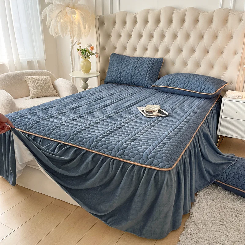 1 piece quilted cotton-lined crystal velvet thickened bed skirt anti-slip bed cover double mattress protector.