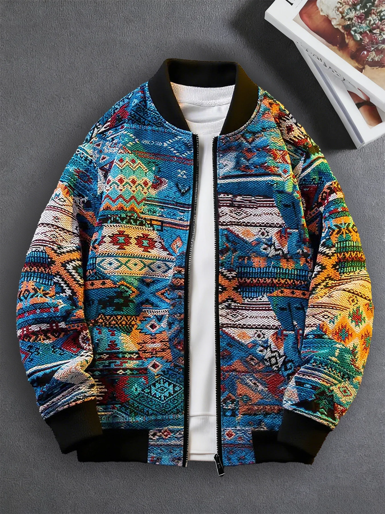 

A stylish baseball jacket featuring a cozy fleece lining, waffle texture, and versatile design suitable for autumn and winter.