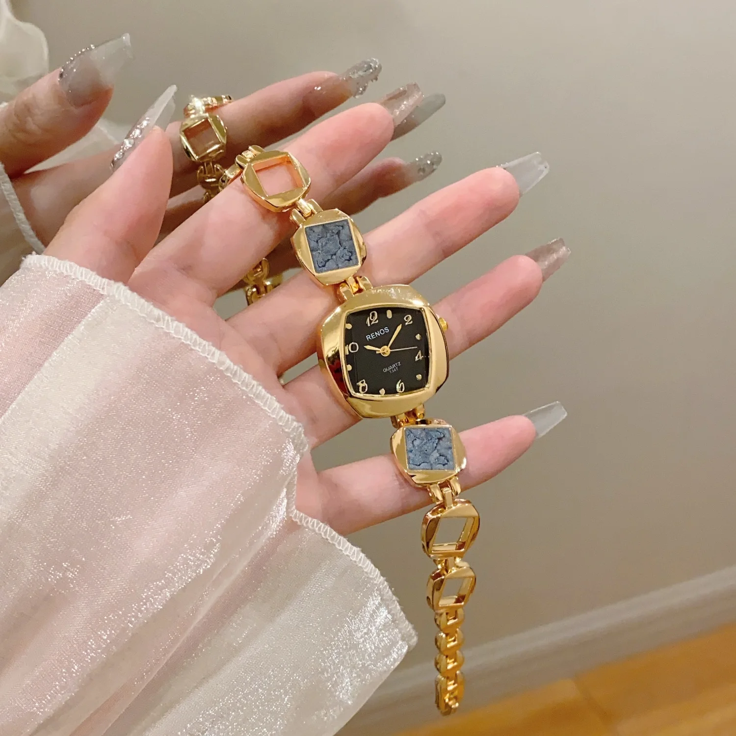 

Ladies Fashion Analog Quartz Watch Square Dial Gold Alloy Band Watches Women Female Clock Bracelet Wristwatch Reloj Para Mujer