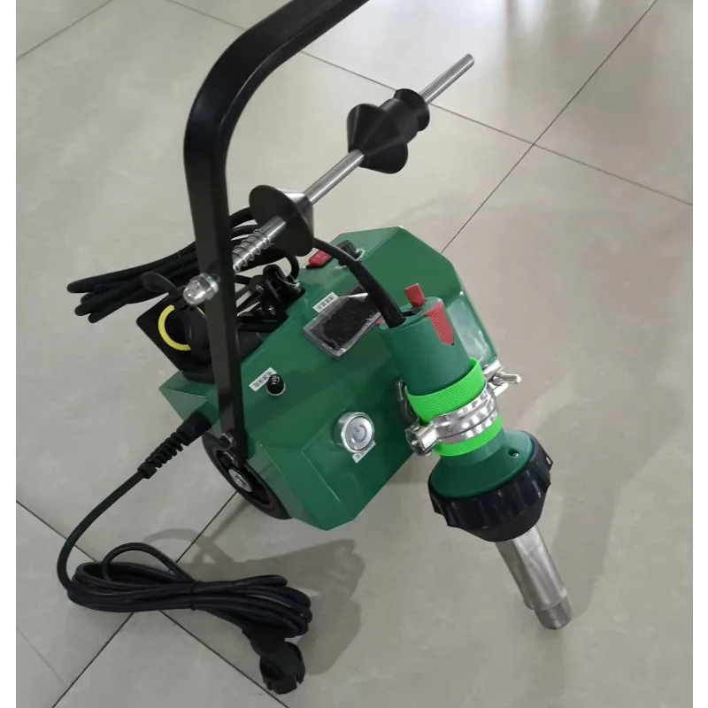 

Автоматический аппарат для сварки ПВХ-пленок горячим воздухом для напольных покрытий, баннеров, а также для установки кровли и гидроизоляции водоемов