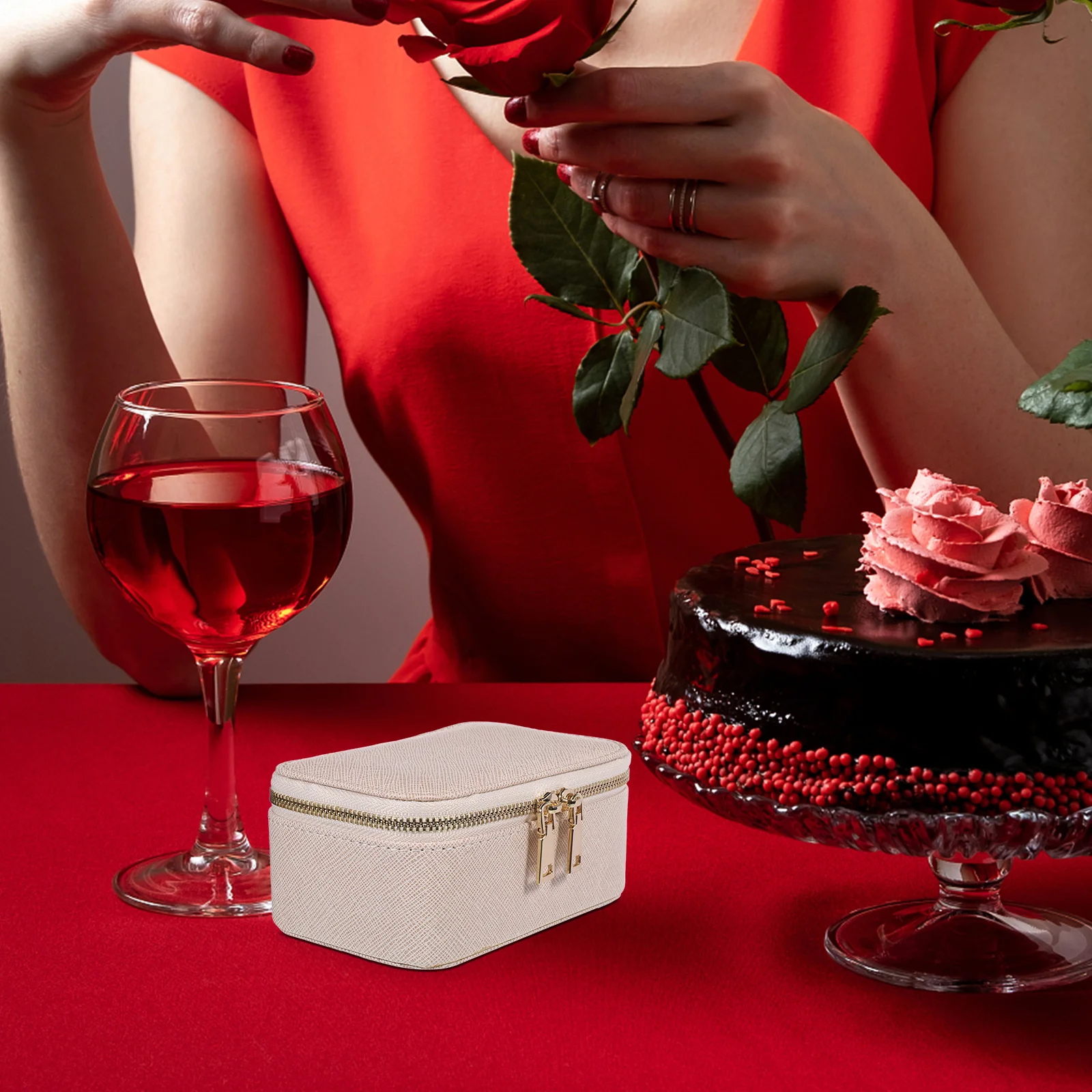 

Бежевая коробка для хранения ювелирных изделий, портативный органайзер для путешествий из искусственной кожи, серьги, кольца, ожерелье, компактный держатель для ювелирных изделий, безопасная молния