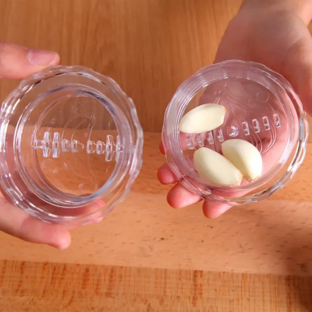 1PC Good Kitchen Helper Use Garlic Press and Pester More Often Twist Prevent Tears Kitchen Tool