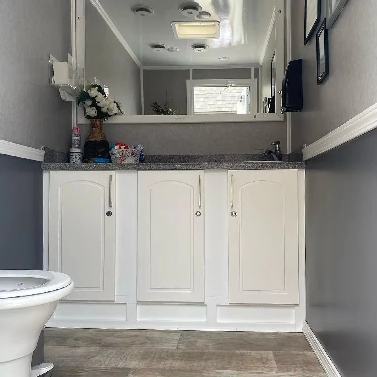 Prefab Mobile Toilet One-piece Mold FRP Body Easy Rinse Clean No Water Leak Park Beach Festival Temporary Public Toilet