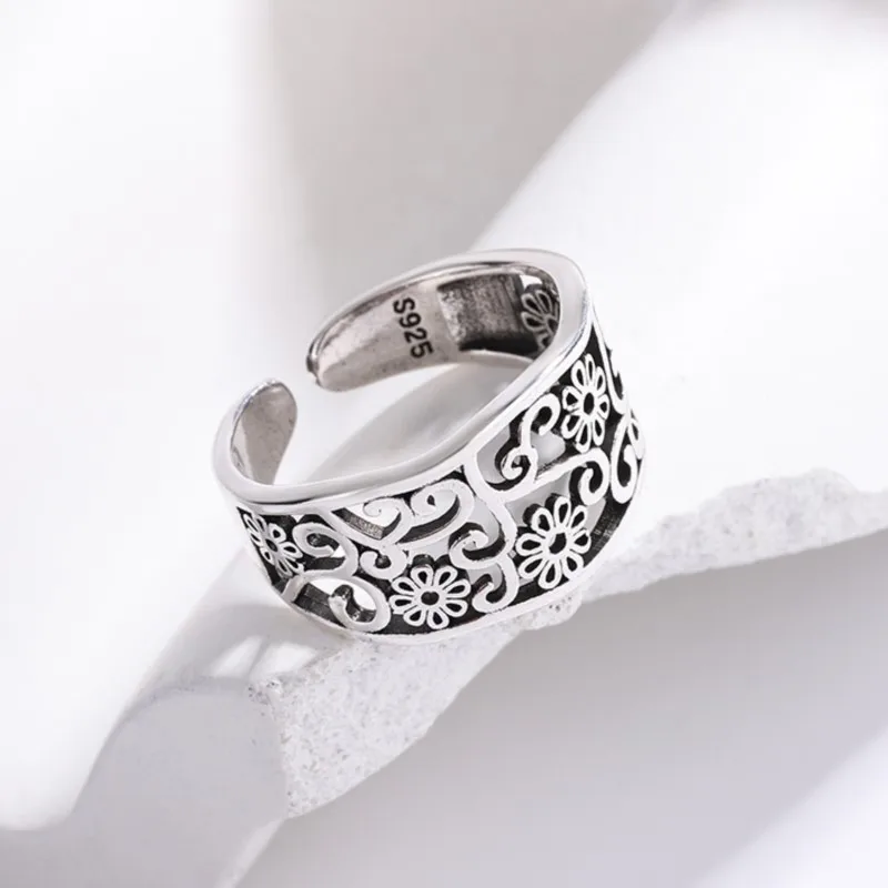 Vintage Silver Color Matte Hollow Flower Ring for Women Minimalist Artistic Floral Fragments Open Rings Party Jewelry Gifts