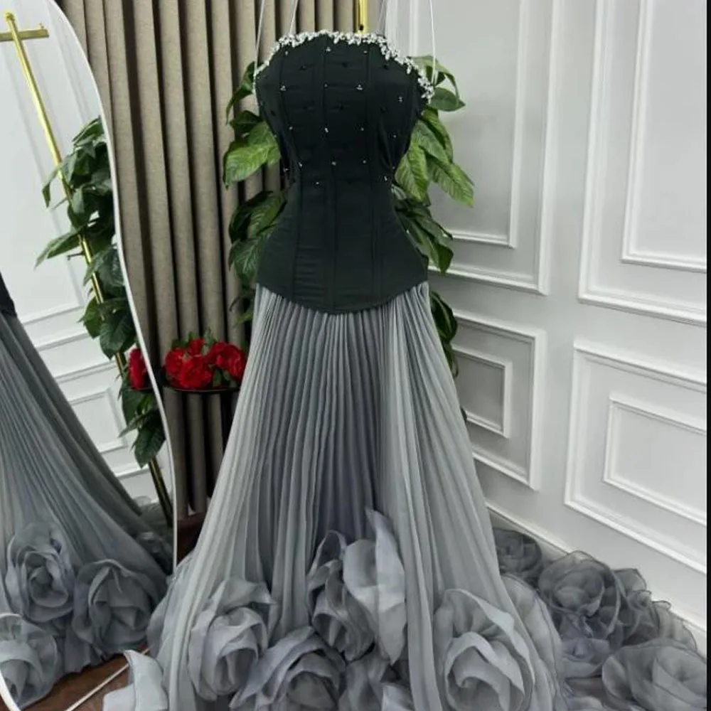 Maßgeschneiderte Kontrastfarbe Plissee Arabische Abendkleider Trägerloses Kristallformales Kleid Handgemachte Blume Vestidos De Novia