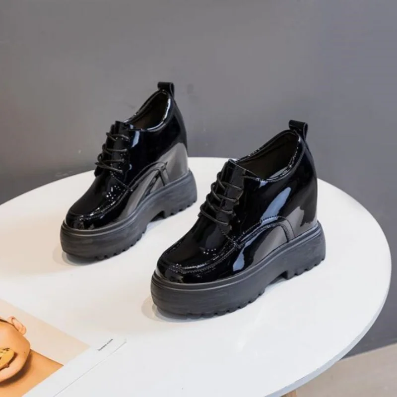 

Новая женская повседневная обувь на платформе 11 см на танкетке и скрытом каблуке, массивные кроссовки, женская обувь из микрофибры, весна-осень