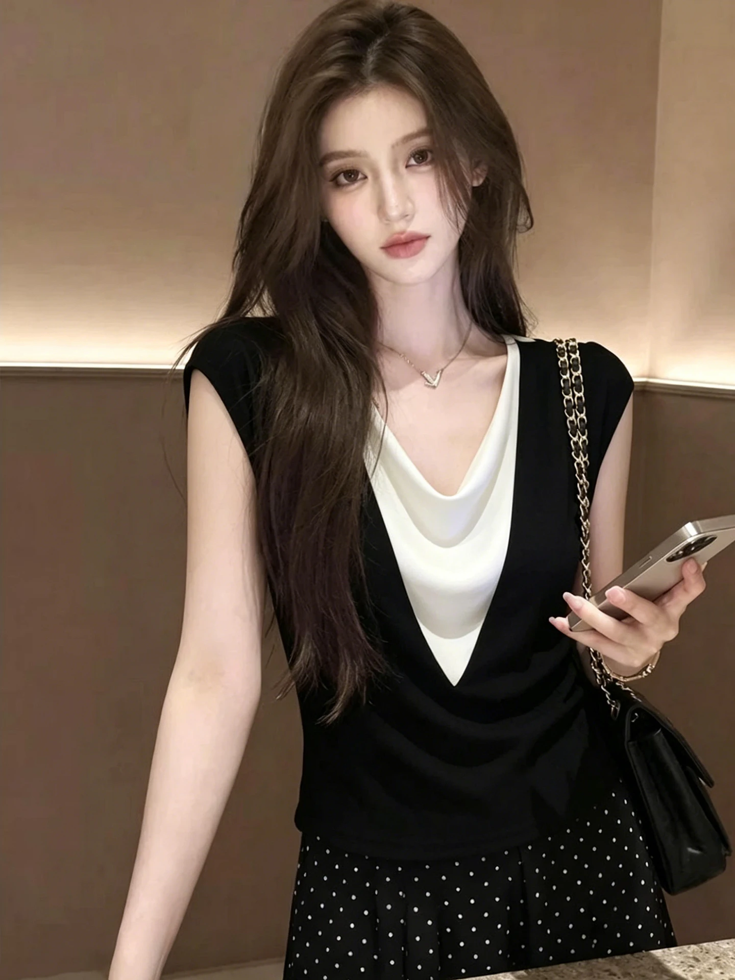 

Slimming Design Korean Style Commute Black Sleeveless V-neck T-shirt Women's Summer Fashionable Top Large Size Fake Two-Piece