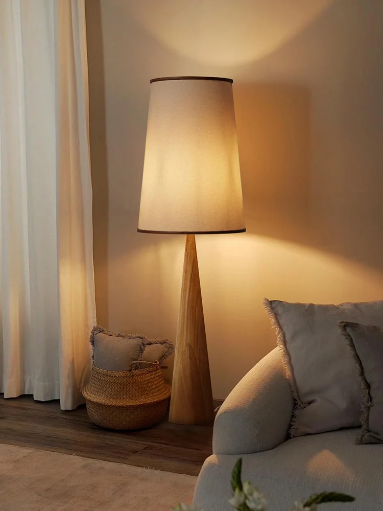 

Floor-standing lamp, solid wood living room, wasaki style, middle-aged bedroom bedside lamp decoration, retro Japanese log table