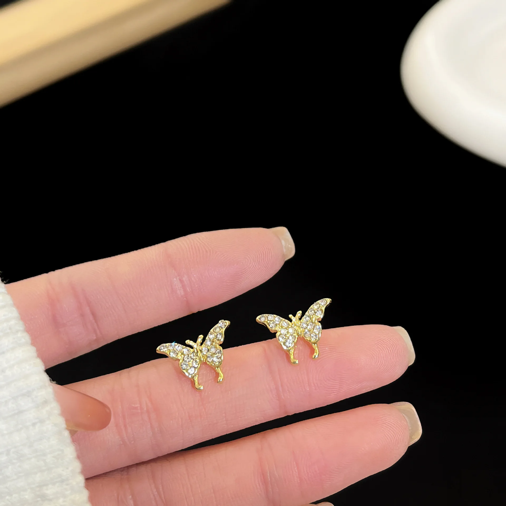

Sweet Full Crystal Butterfly Gold Color Stud Earrings for Women Punk Geometry Temperament Jewelry Accessories Girlfriend Gift