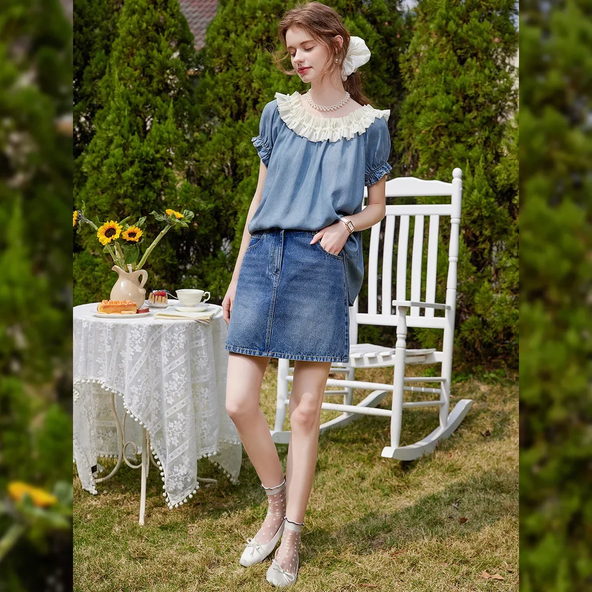 เสื้อเชิ้ตผู้หญิง LOUIS YAO รุ่น New Clash of Colours ลายไม้ ประดับต่างหู  คอลเลคชั่นฤดูร้อน 2025 สไตล์หวานละมุน ผ้าไม่ยืด ทรงหลายชั้น คอกลม