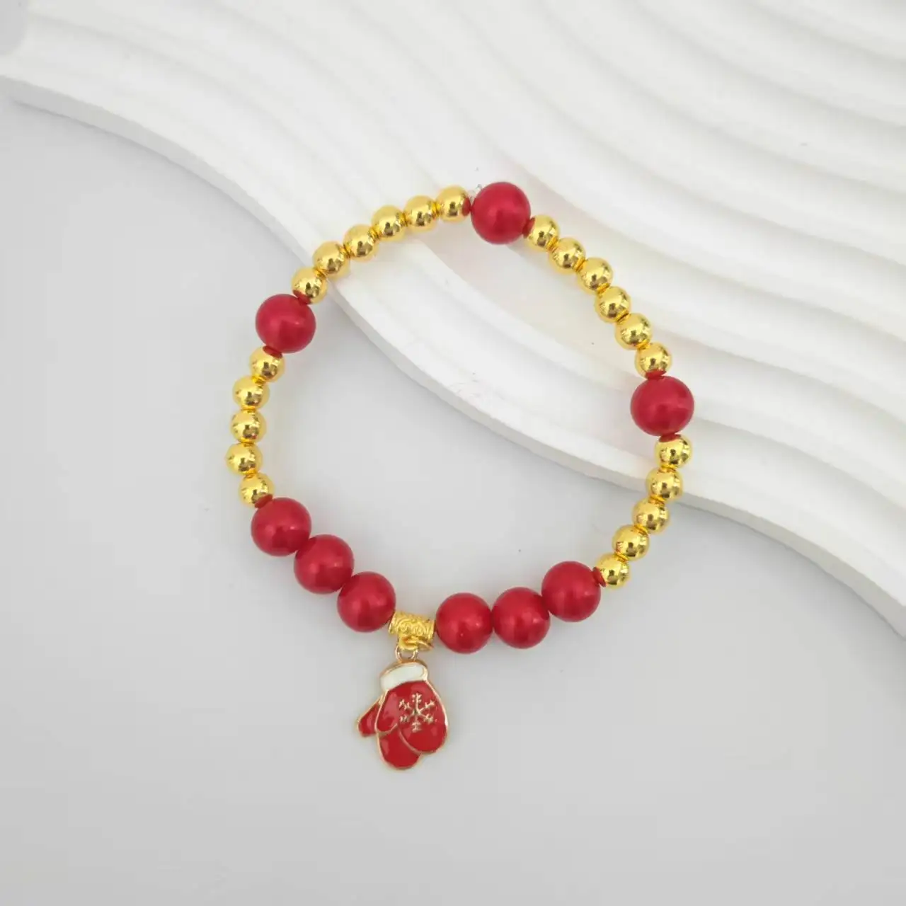 أساور سلسلة مطرزة للنساء باللونين الذهبي والأحمر مع قفازات سانتا أساور باندانت هدايا مجوهرات عيد الميلاد اللطيفة مصنوعة يدويًا #2