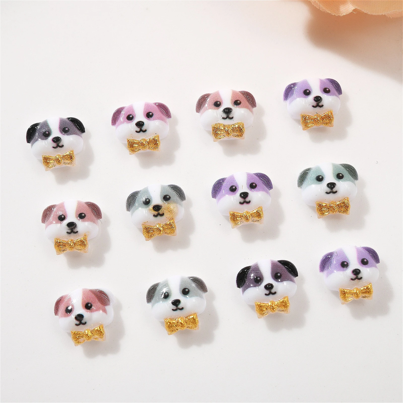 

50 шт., милые мультяшные маникюрные украшения из смолы, золотой бант, щенок, трехмерные украшения для ногтей, шпилька, чехол для телефона, аксессуары «сделай сам»