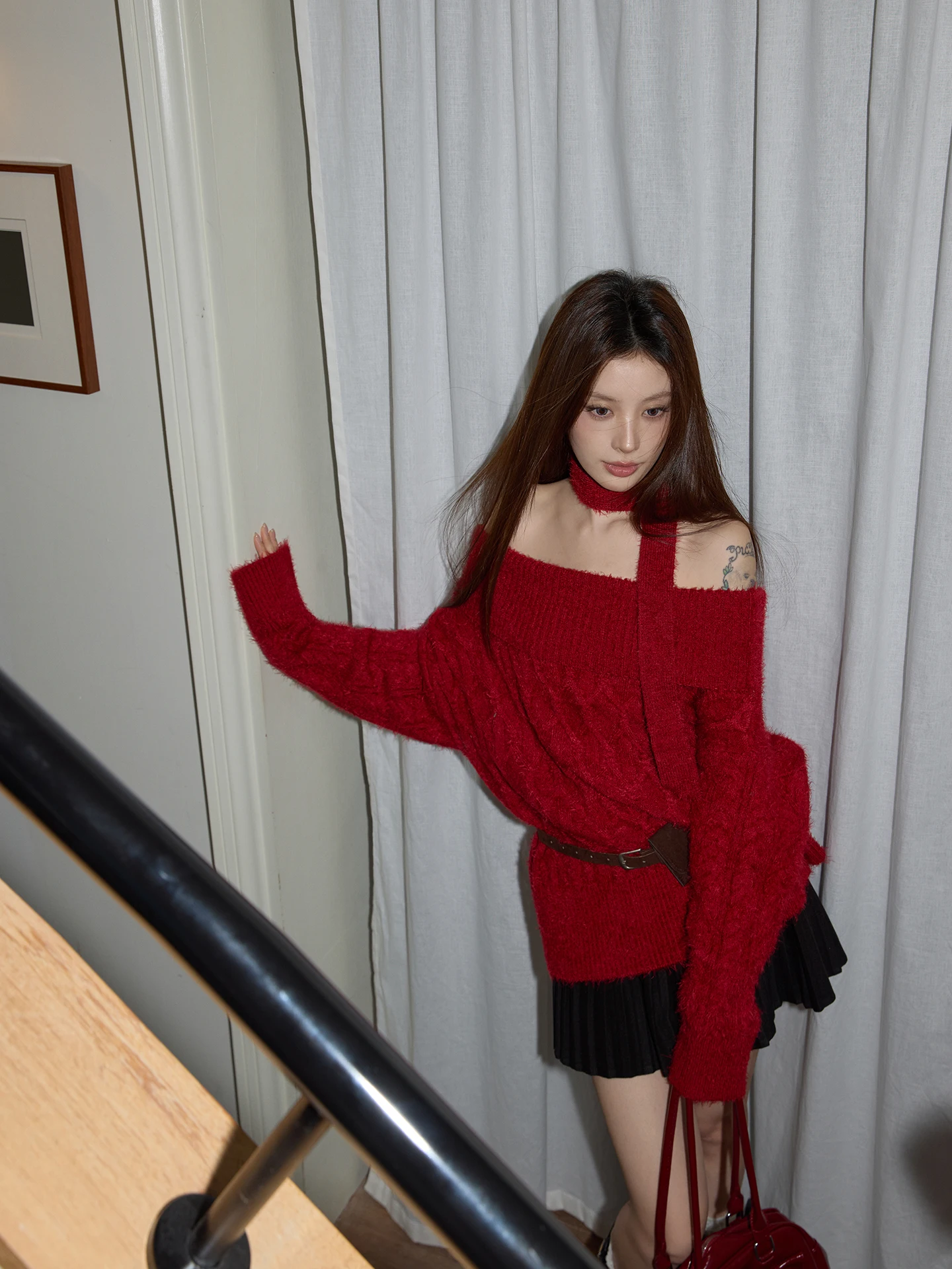 

Красный свитер с цветочной вышивкой и открытыми плечами, женский, зимний, повседневный, свободный, вязаный топ для работы, чистый трикотаж, для электронной коммерции