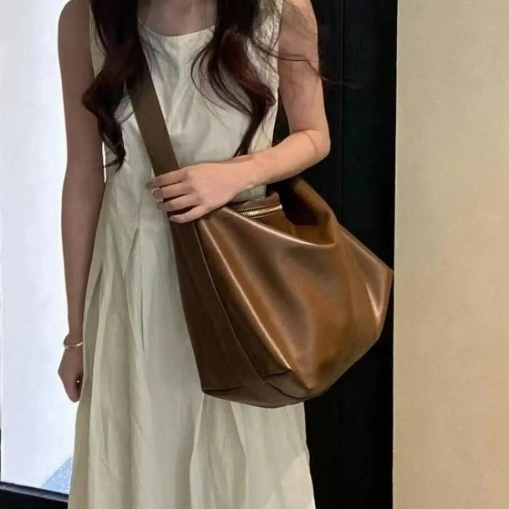 

Элегантная водонепроницаемая сумка через плечо из искусственной кожи, однотонная большая вместительная сумка для фитнеса и тренировок, мягкая спортивная сумка через плечо на молнии, женская