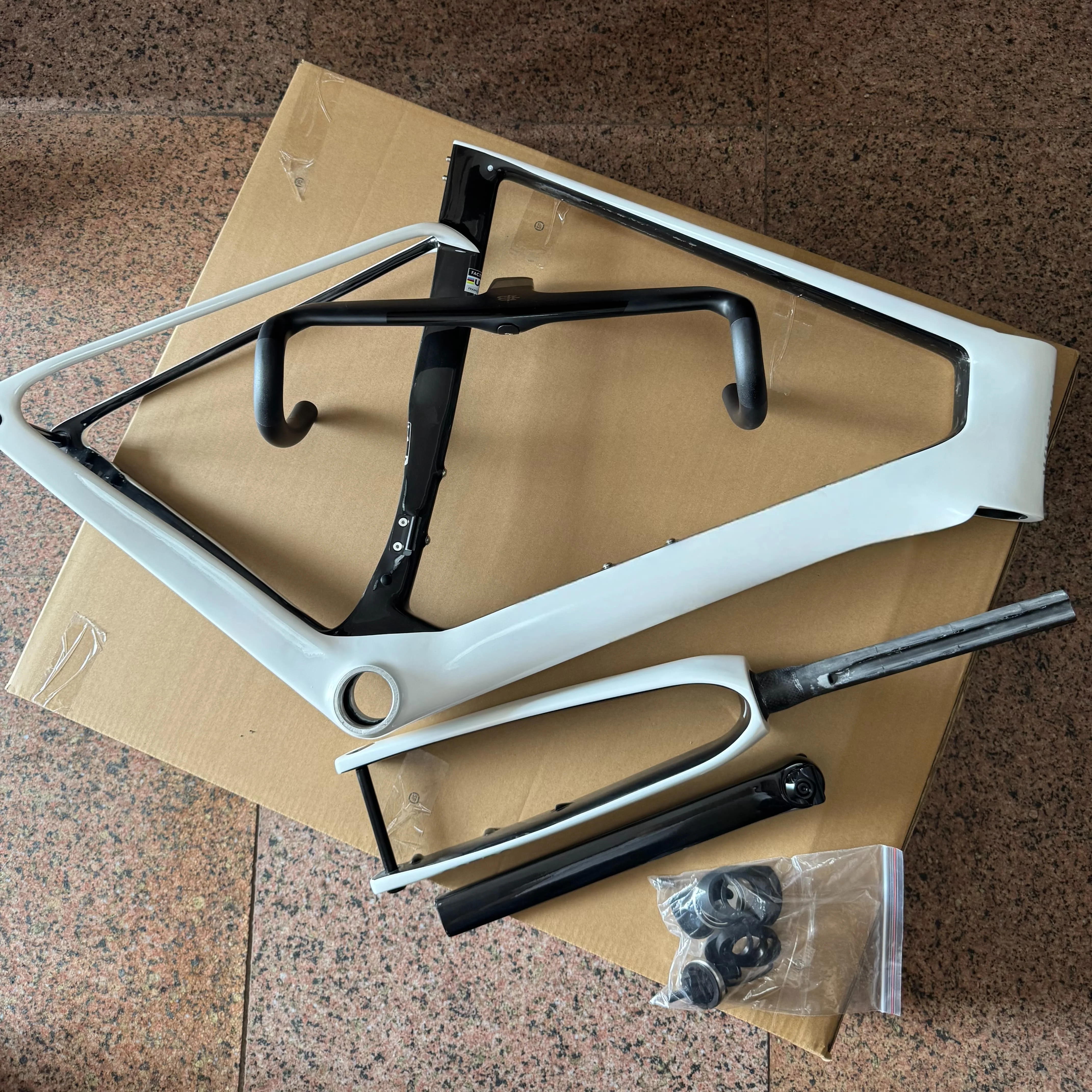 

Full Carbon Fiber Road Bike Vam Frame Thru-Axle Disc Brake Custom Color