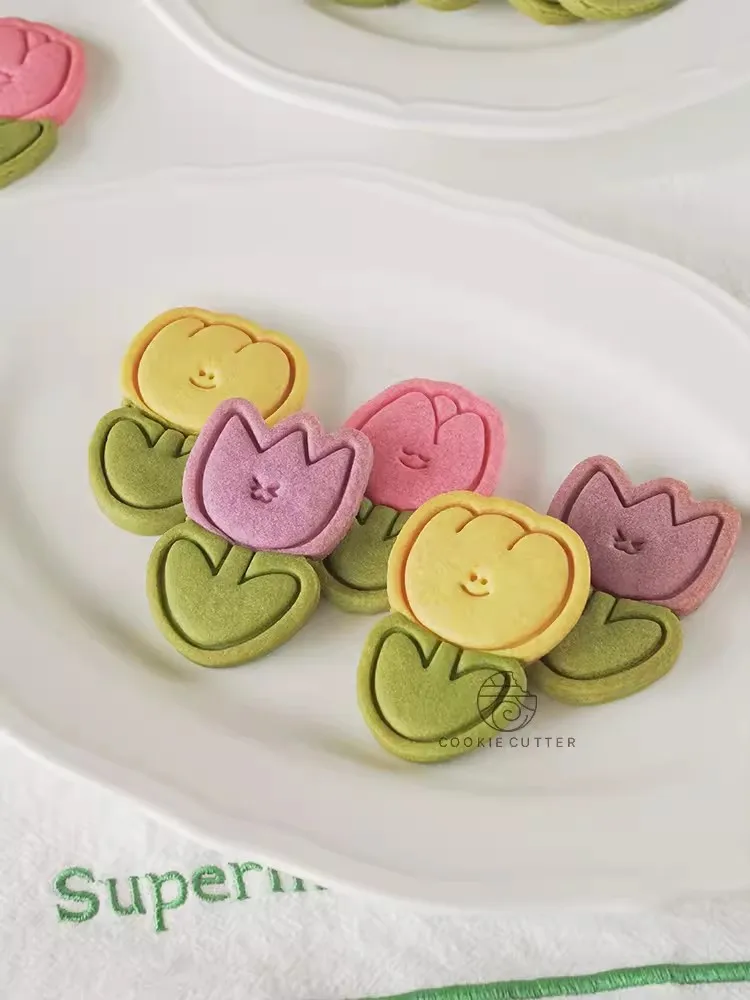 3Pcs/Set Mother's Day Tulip Flower Shape Cookie Cutter Cute Blossom Biscuit Stamp DIY Baby Dessert Plastics Baking Accessories