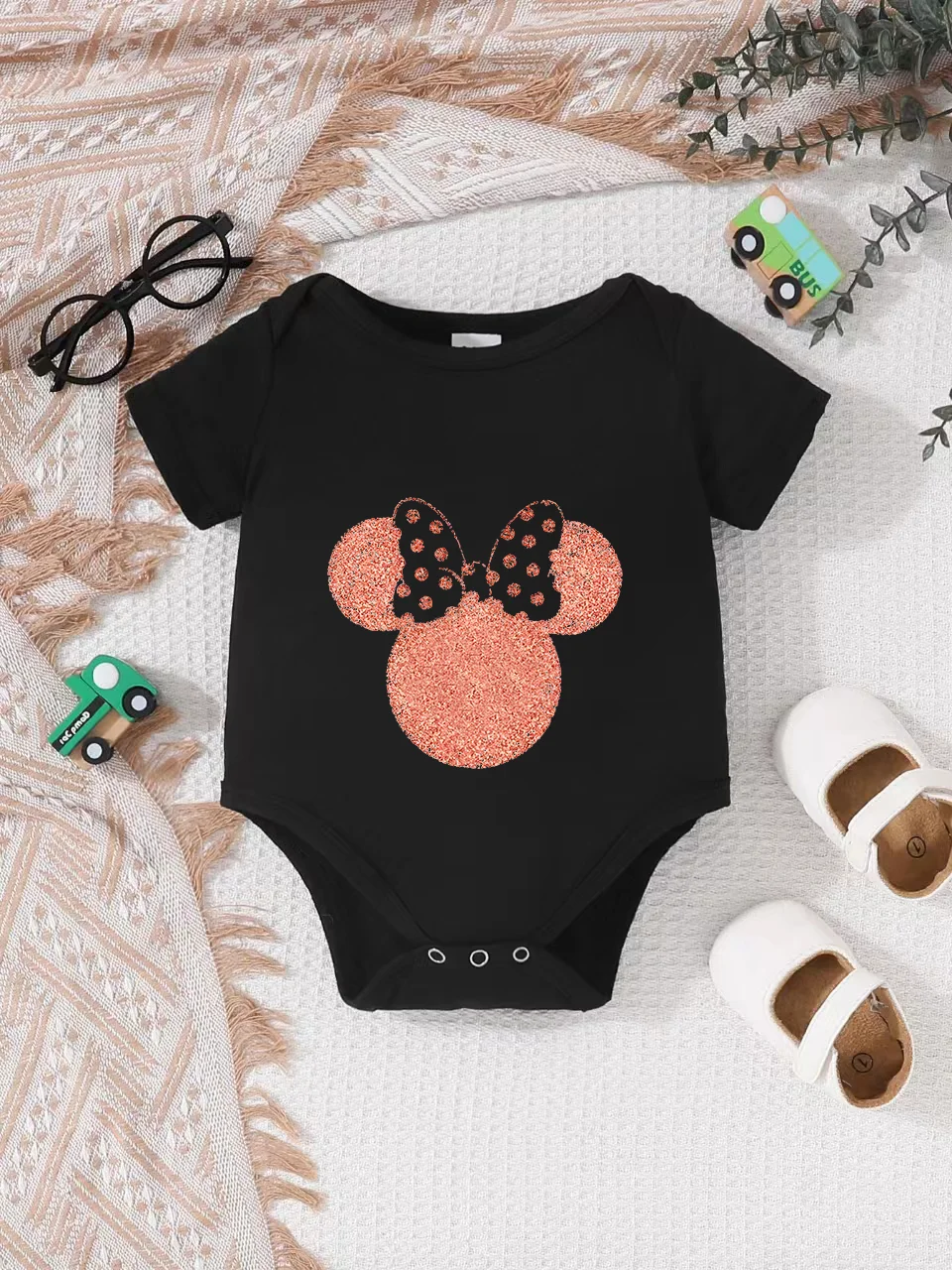 

【Официально лицензировано】 Комбинезон-слип Disney Minnie Mouse для малышей: с блестящим бантом и принтом ушек, мягкая, приятная для кожи ткань