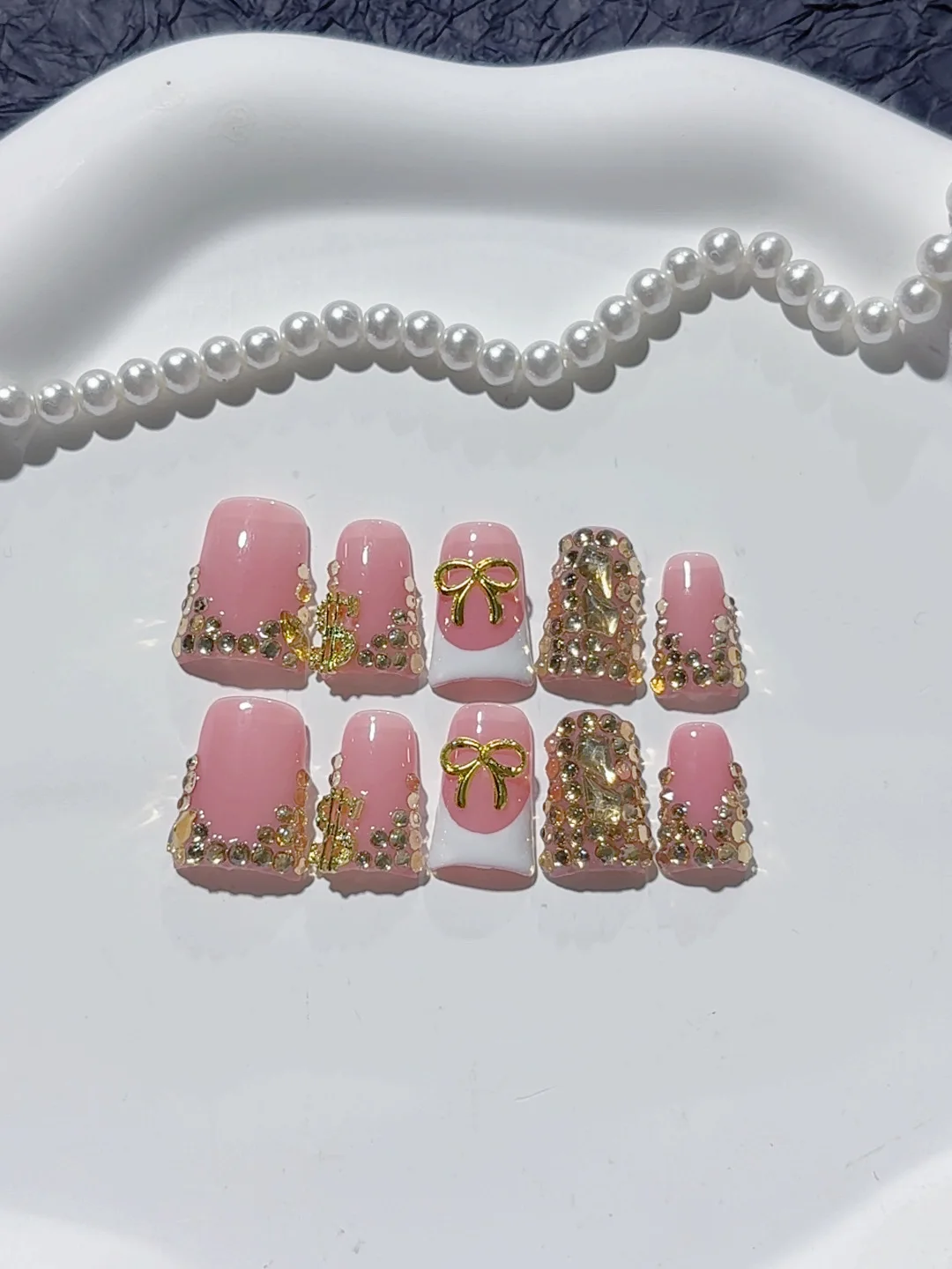 

Bow French Diamond Short Duckbill Manicure (L234)