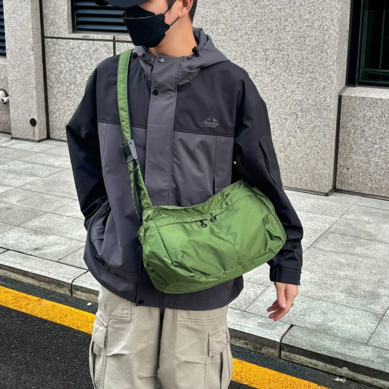 

Waterproof canvas wrap-around bag for men, large capacity backpack for cycling, single shoulder bag