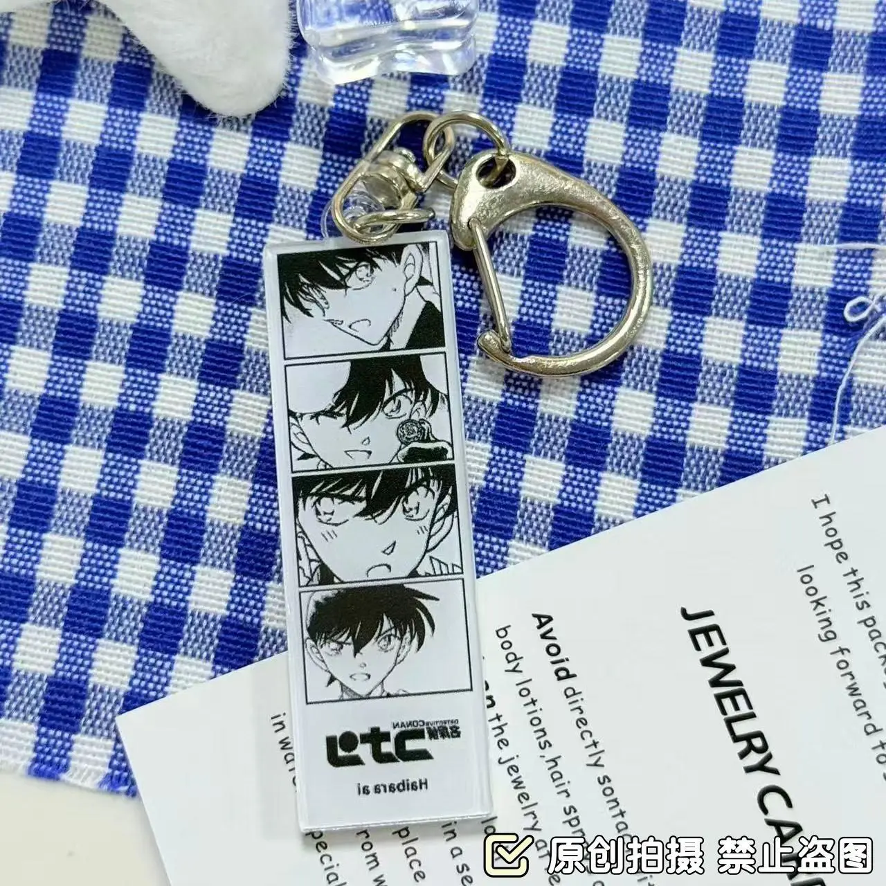 Anime Detective Conan Clear Black Vinyl Four Grid Keychain Creative Commemorative Hanging Ornament Kaito Kid Accessory view 4