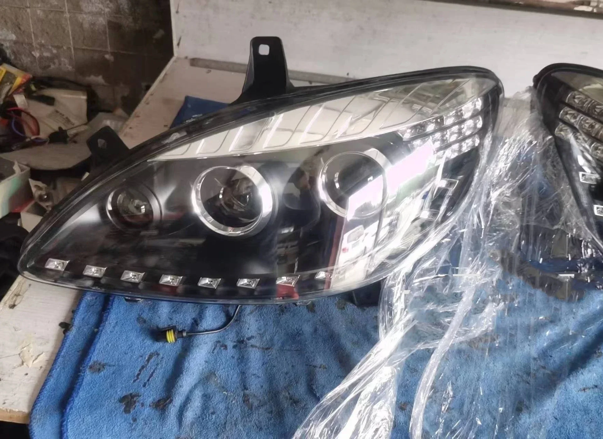 Body Kit Front Headlight Assembly for Mercedes Benz Viano Daytime Running Light Turn Signal Car Accessories