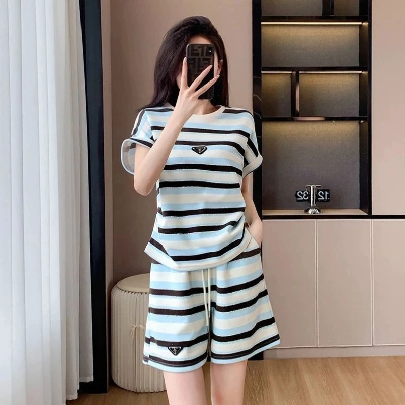 2025 New Sports and Leisure Set Women's Summer Loose and Stylish Aging Reduction Striped Short Sleeve Shorts Two Piece Set