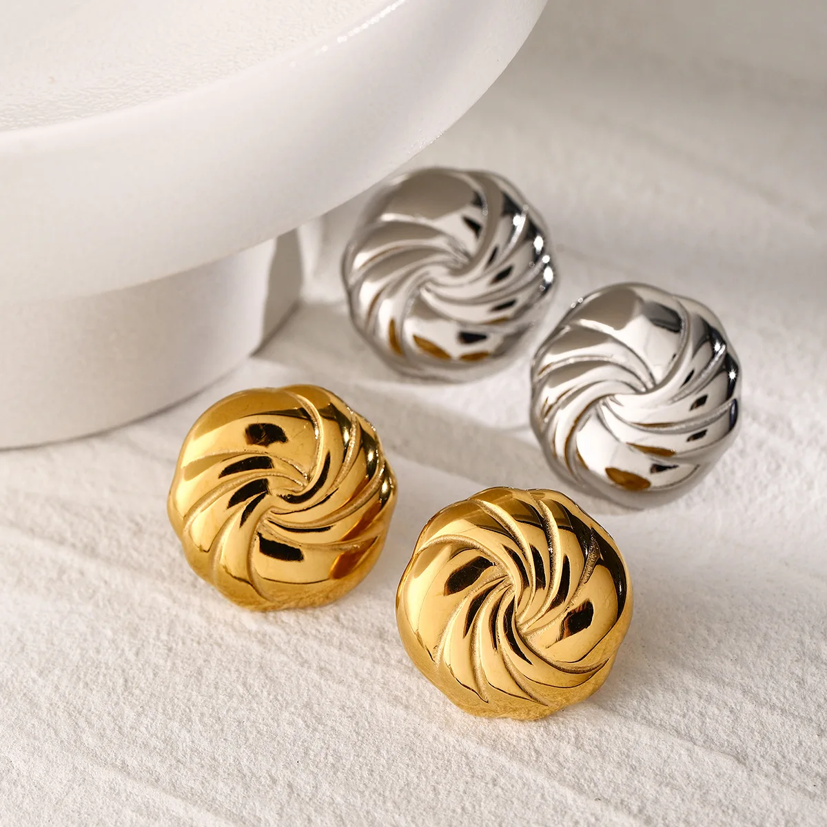 

Stainless Steel PVD 18K Gold Plated Tarnish Twist Beads Stud Earrings For Woman Jewelry Wholesale Summer Trendy