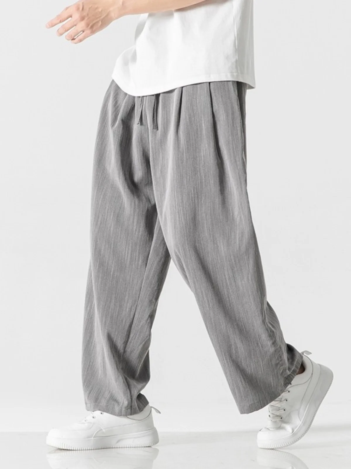 

Мужские повседневные брюки в японском ретро-стиле, свободные, прямого кроя, из ледяного шелка, быстросохнущие, широкие, укороченные джинсы, летняя модная коллекция