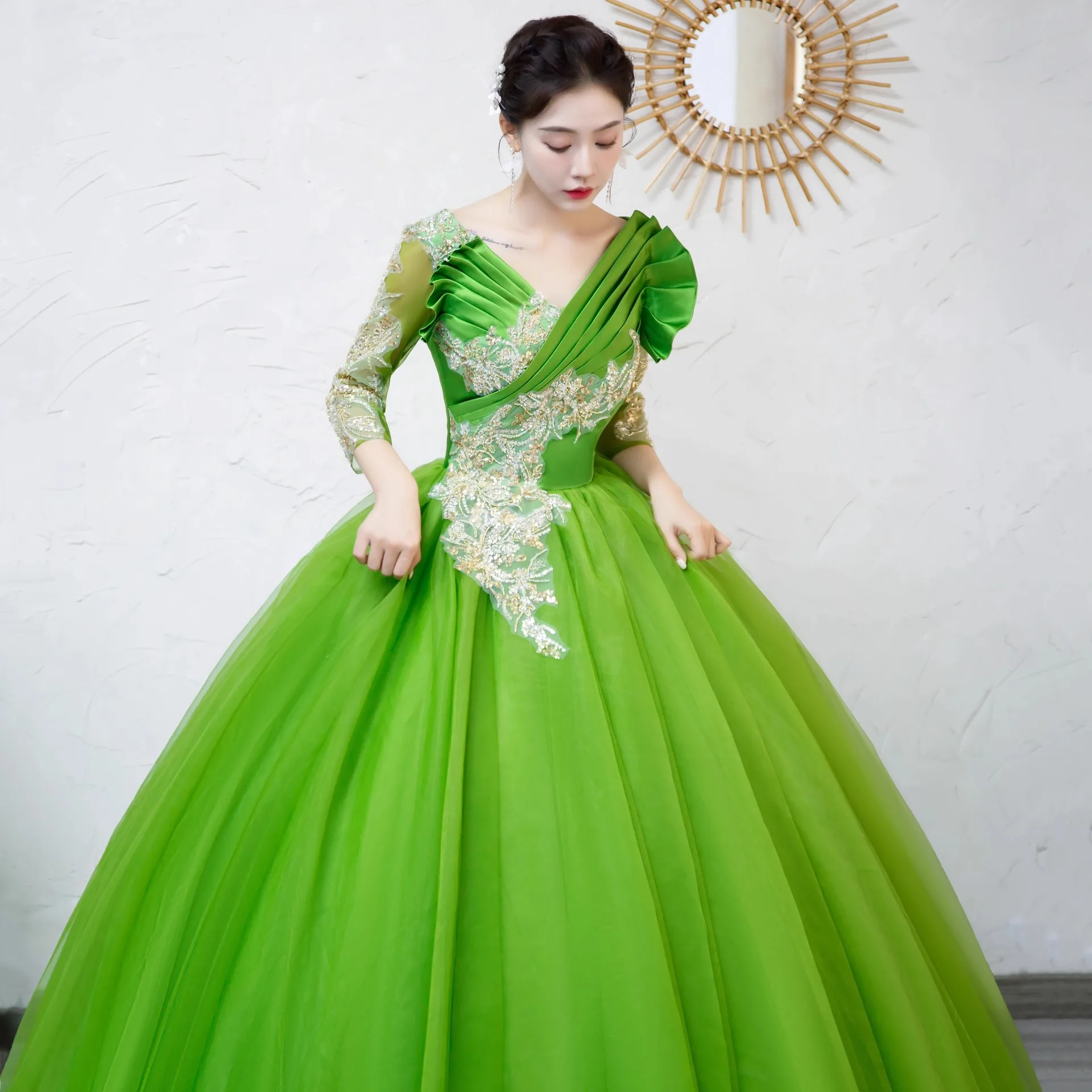 Green Long Sleeve Ball Gown Quinceanera Dress Handmade Appliques V Neck Floor Length Tulle Princess Sweet 16 Vestidos De XV Anos