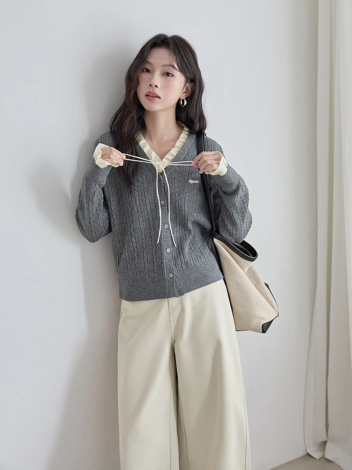 Ele V-Ne Knitwear W… - image