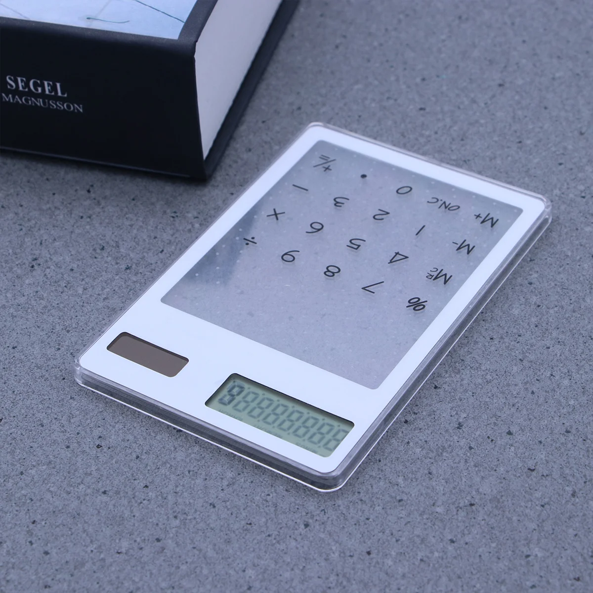 آلة حاسبة تعمل بالطاقة الشمسية، لوحة لمس شفافة بيضاء، شاشة 8 أرقام، مدمجة وخفيفة الوزن، محمولة للمنزل والمدرسة #1