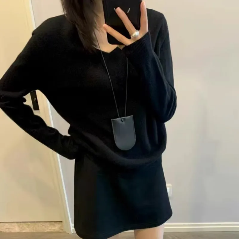 เสื้อสเวตเตอร์แคชเมียร์คอวีทรงหรูหราสำหรับผู้หญิง ฤดูใบไม้ร่วงและฤดูหนาว ทรงหลวมและนุ่ม พร้อมเนื้อผ้าถักจากขนสัตว์ที่หนาขึ้น