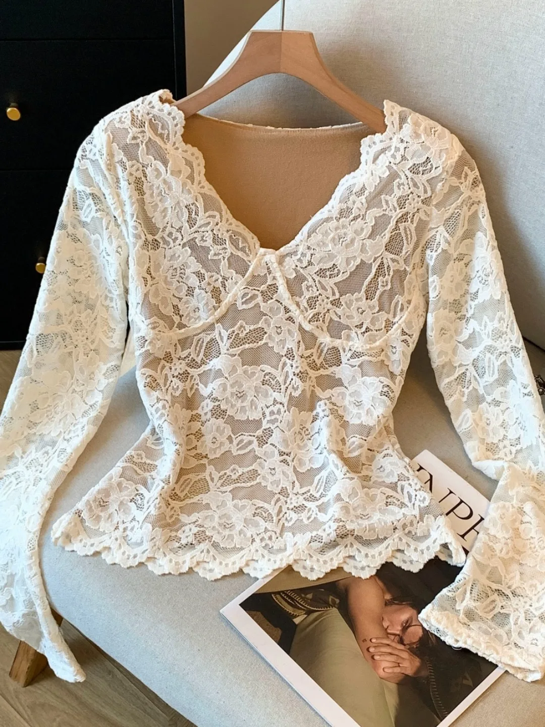 2026 Women‘s French Lace Top with Built-in Bra V-Neck Long Sleeve Bodysuit Elegant Office Wear