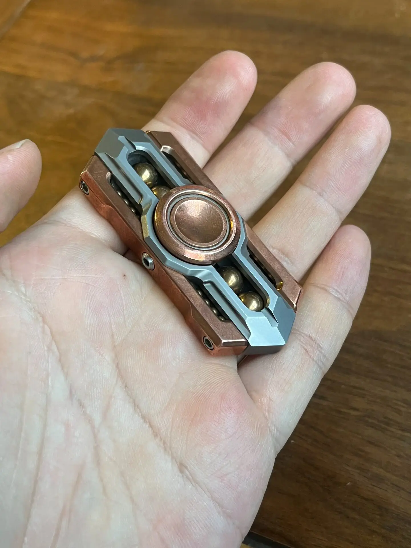 Used EDC MACKIE Studio Copper Two-Page Armored Knight EDC Fingertip Gyro Push Card Non-Grand Knight Holy Sword Holy Knight