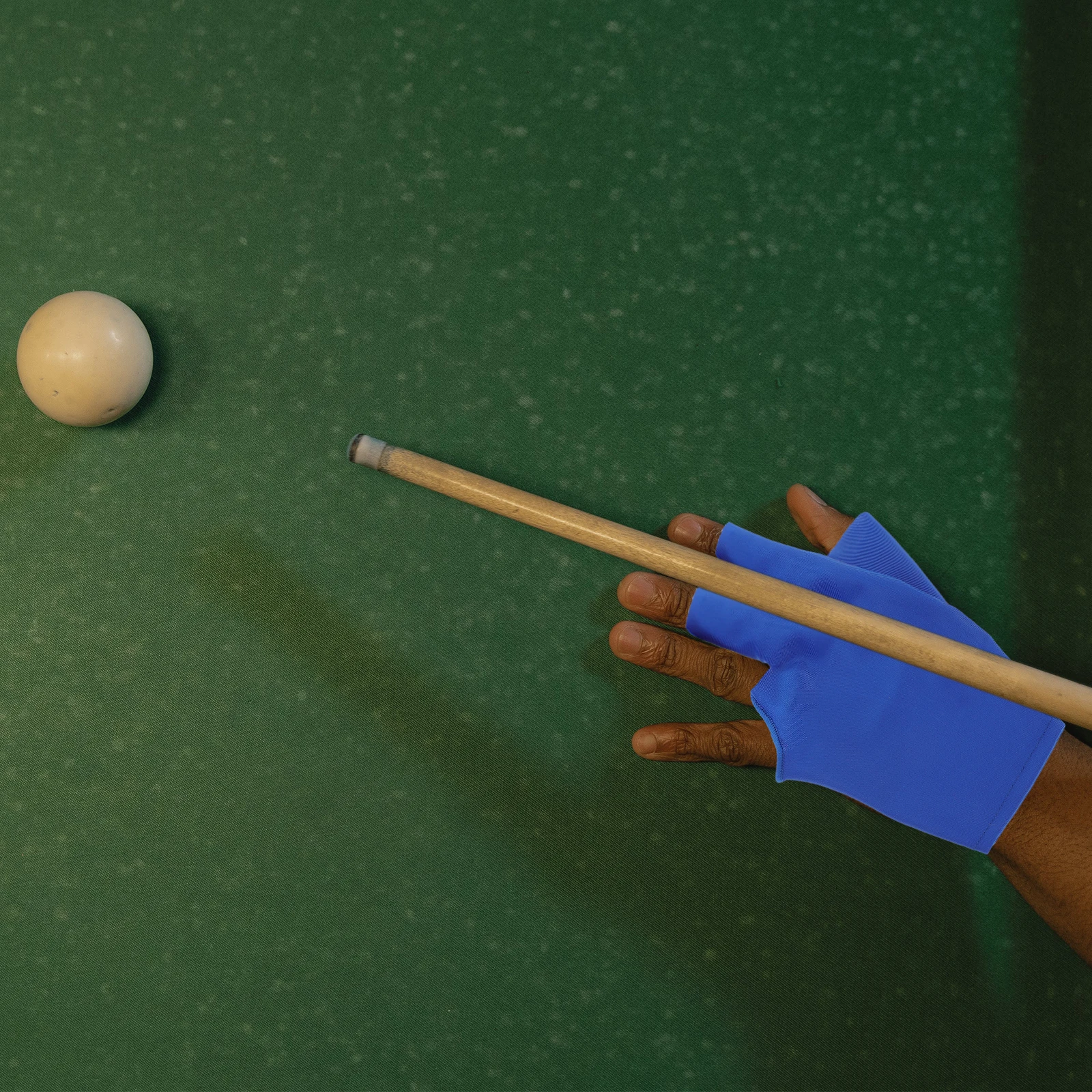 

2Pcs Billiard Gloves Breathable Fingerless Design Non-Slip Pool Gloves for Men and Women Elastic Comfortable Wear-Resistant Cue