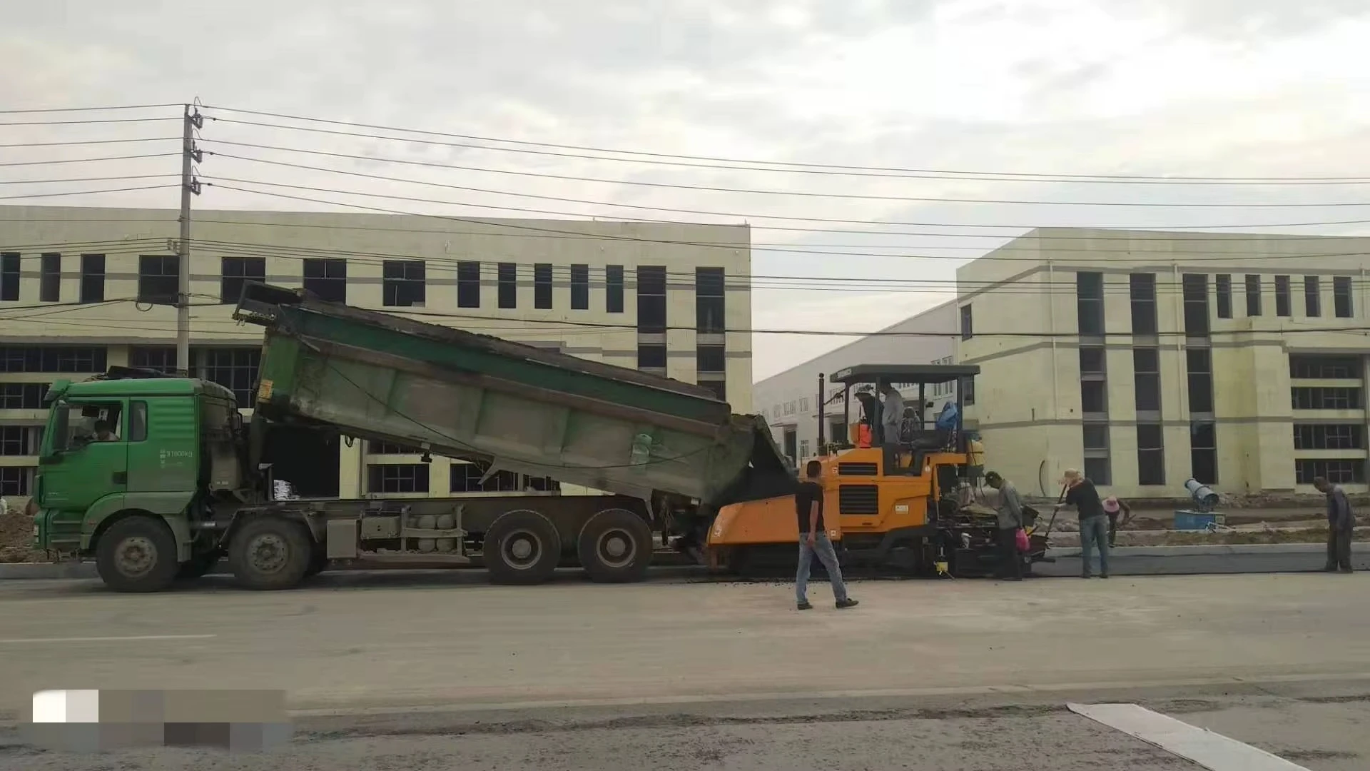 Heavy Duty Asphalt Paver Tracked Drive Machinery Paver Width 4.5m  for Highway  Construction Equipment
