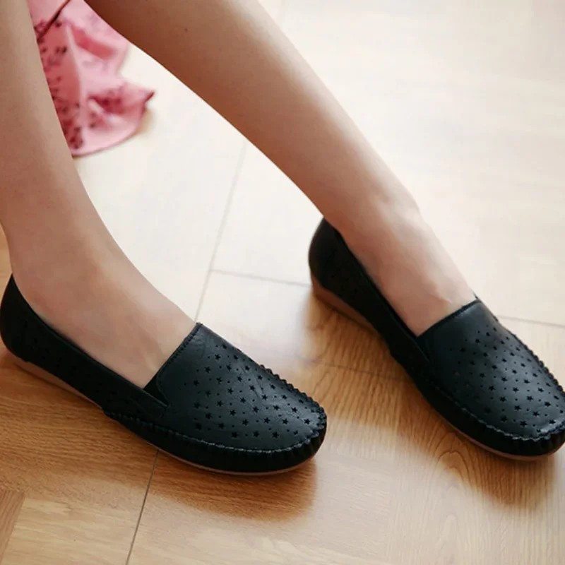 أحذية بيضاء عصرية ومريحة ذات قاع مسطح ومضادة للانزلاق أحذية عمل صيفية جديدة أنيقة وناعمة للتمريض للنساء #6