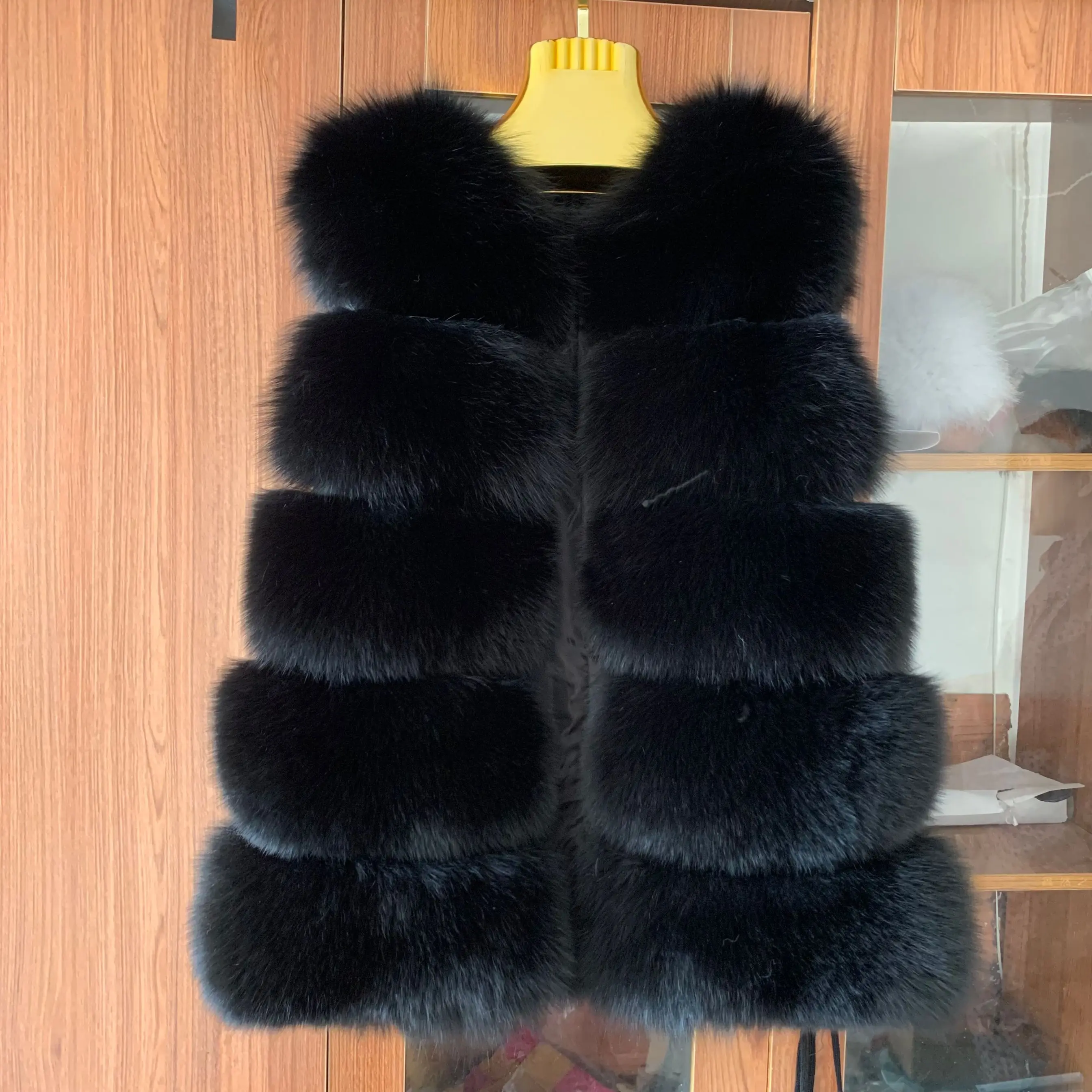 2023 Nouveau style Gilet de fourrure de renard femmes manteaux de fourrure naturelle Gilet de fourrure à cinq rangées de haute qualité noir mode Veste de fourrure de raton laveur en vraie fourrure de renard