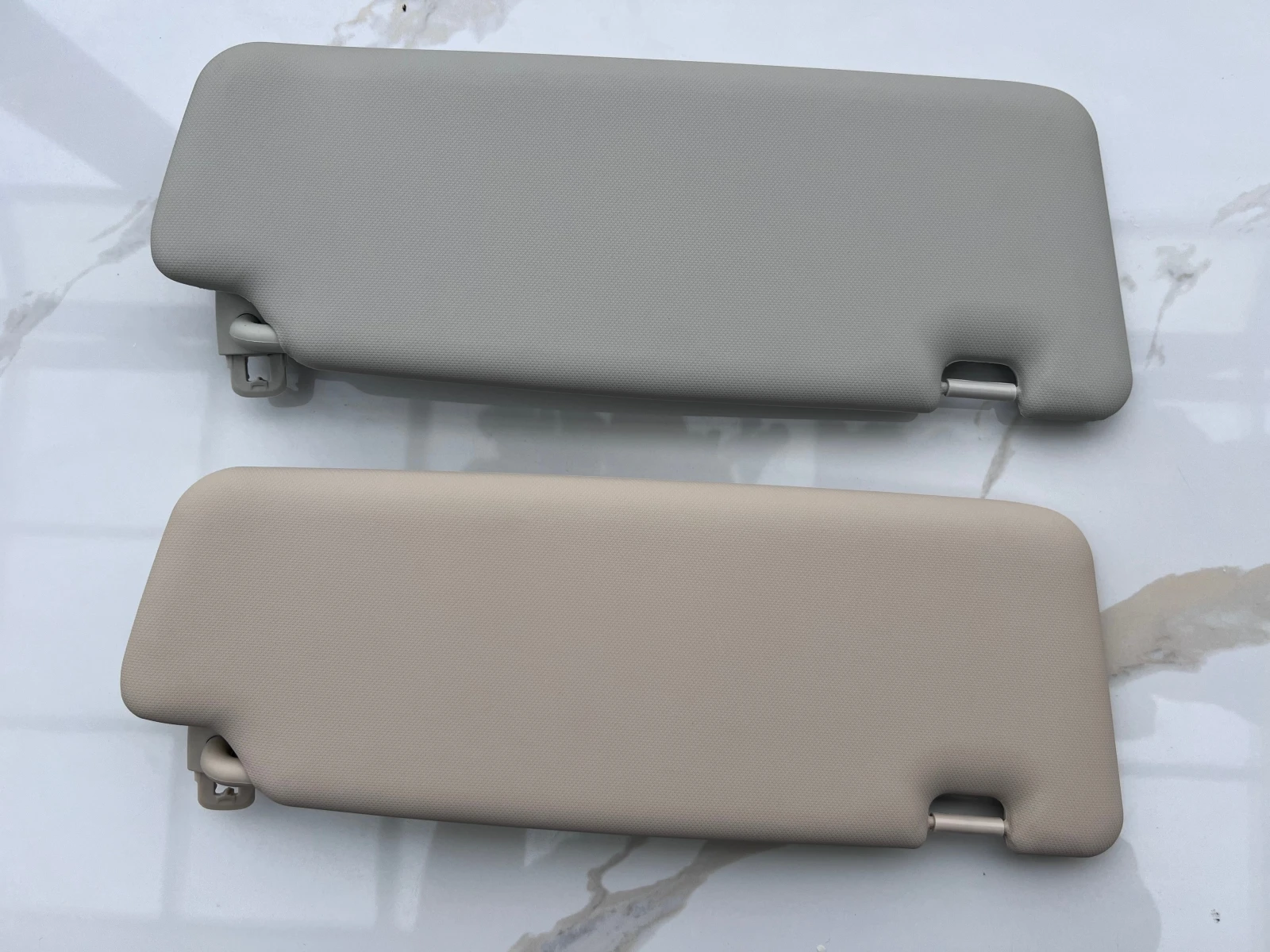 

Sun Visor For Audi 2009-2016 A4L/A5 2010-2018 Q5 2013-2018 A1/A3/Q3 Beige grey OE:8K0857551AE With makeup mirror