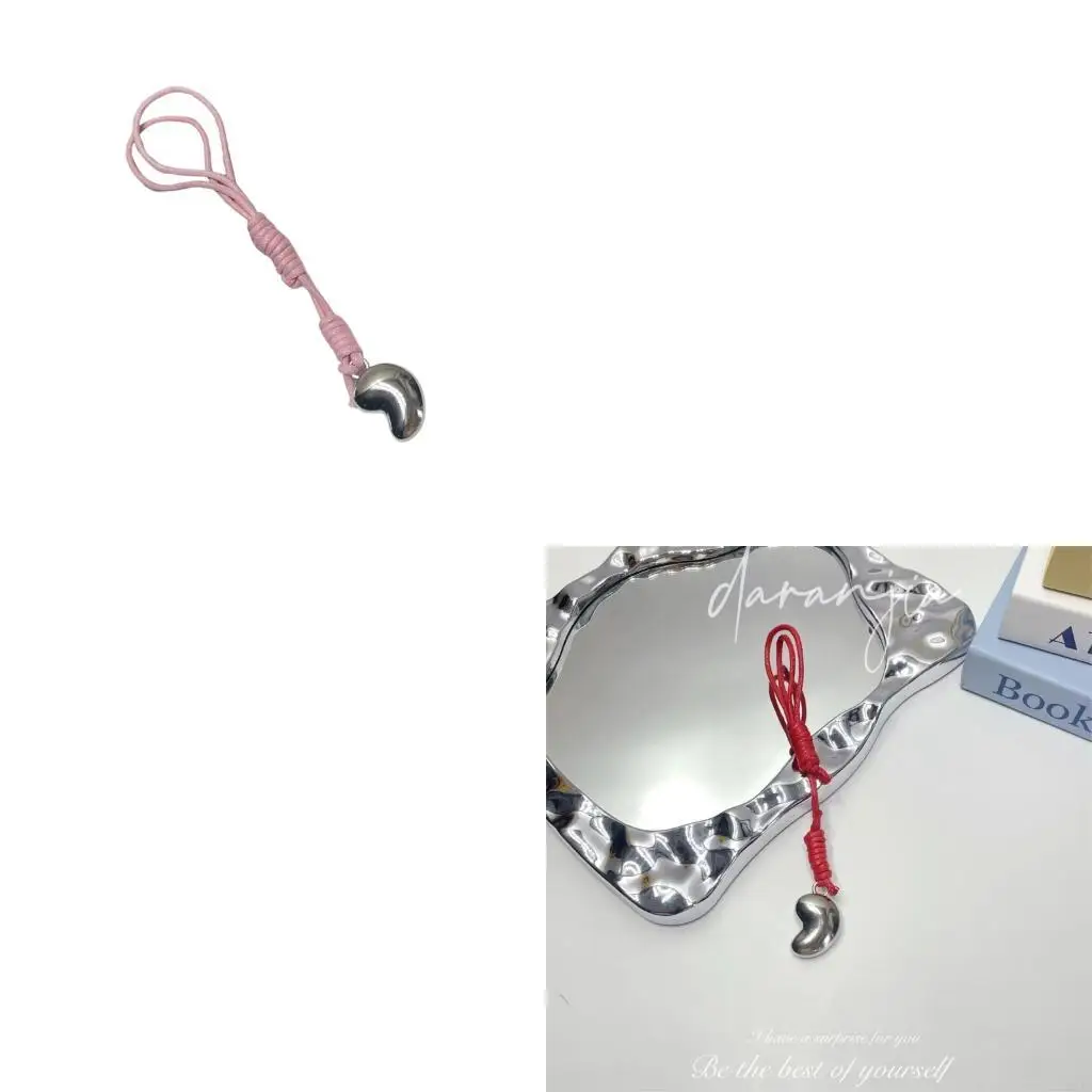 Стильная-ключница-в-форме-кешью-с-кожаной-оплеткой-идеально-подходит-для-любителей-активного-отдыха-на-природе