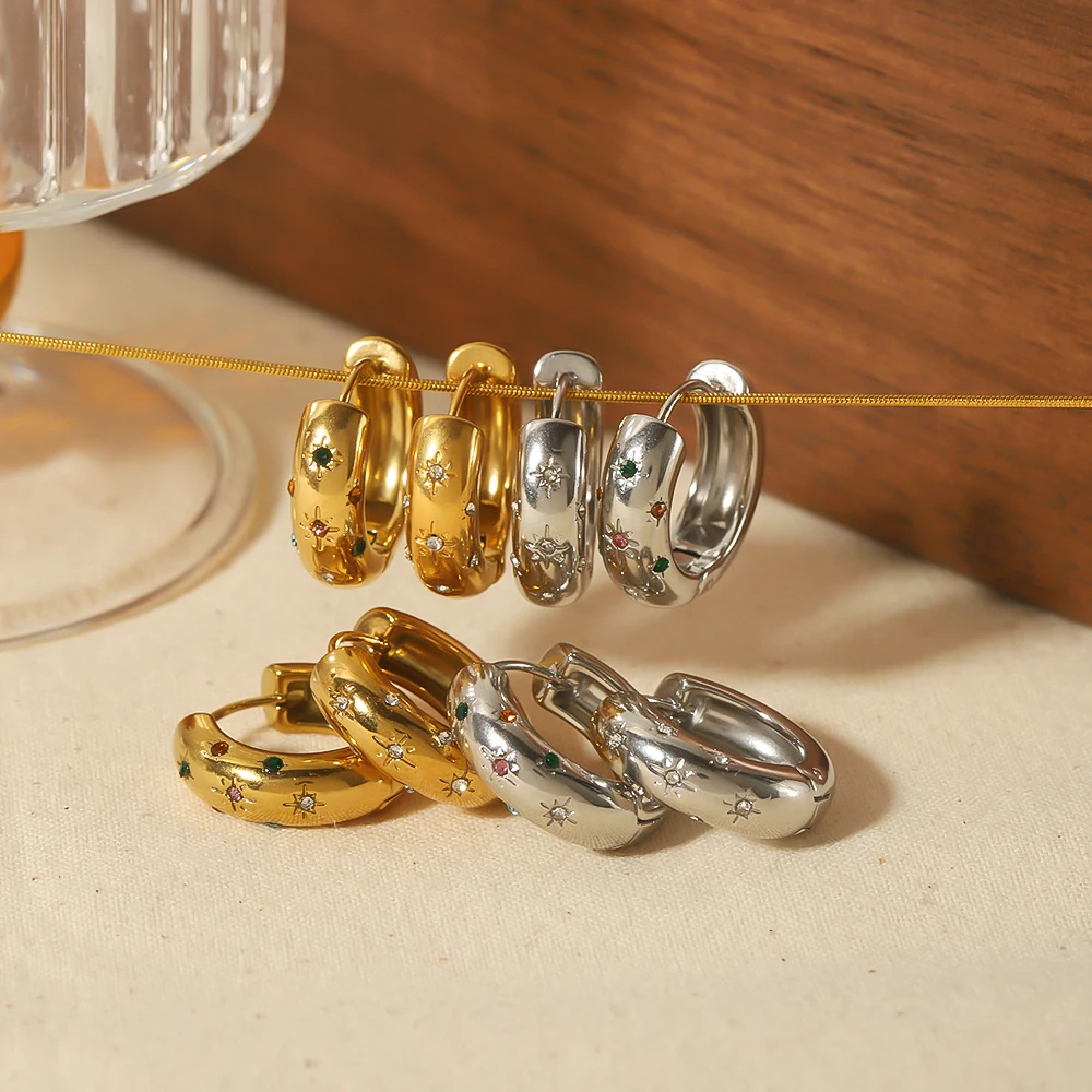 Großhandel Modische Zarte 18K Vergoldete Edelstahl-Ohrringe Minimalistische Chunky Farbige Zirkon-Huggie-Ohrringe für Damen – Detail 3